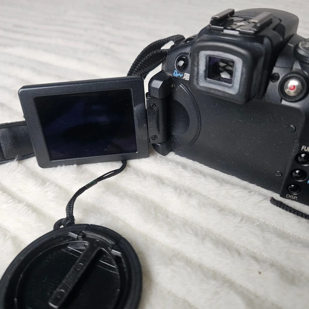 Canon PowerShot S5 IS Digital Camera READ Broken Screen Black Y2K Digicam